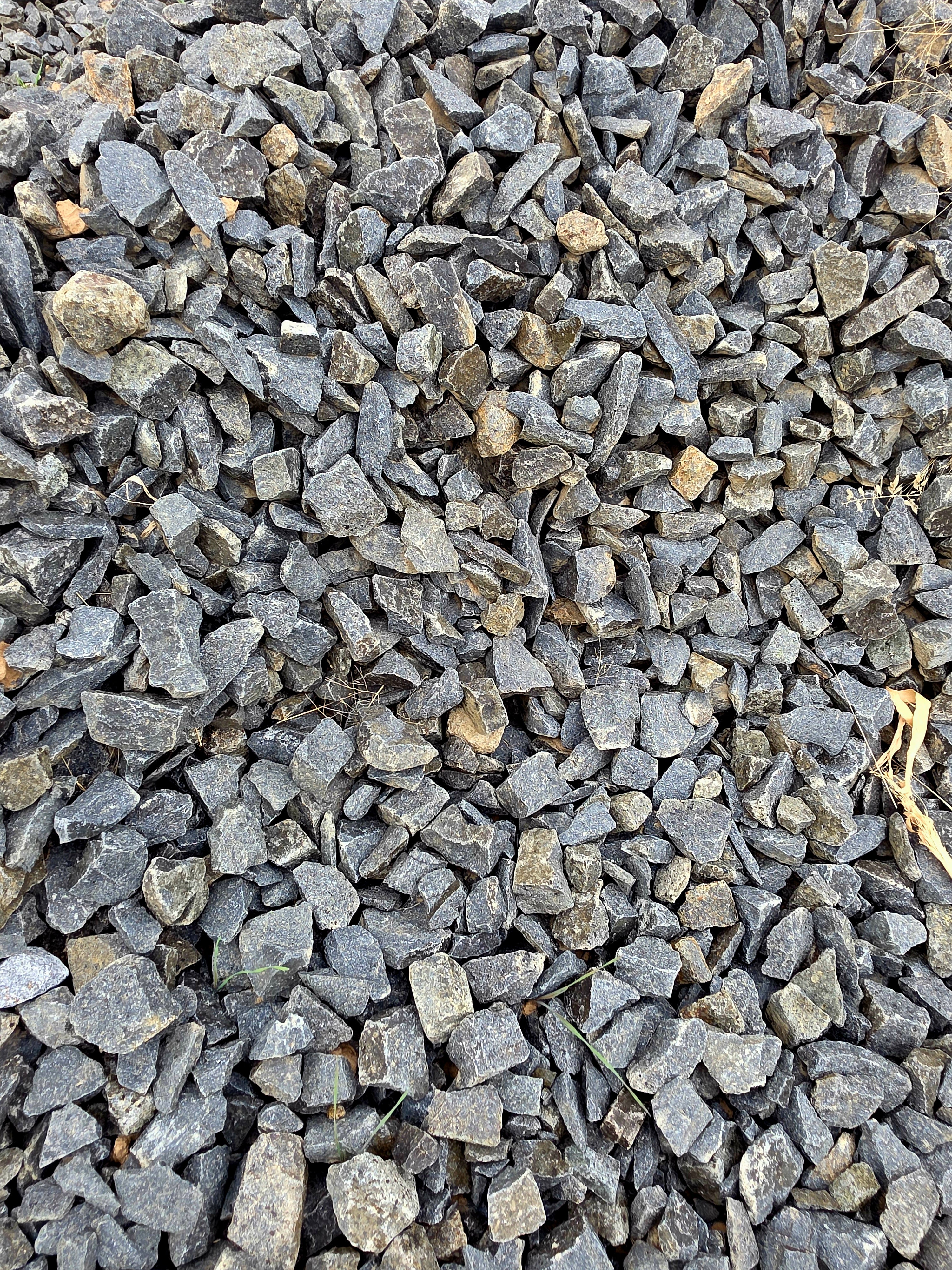 1 ½” Black Granite - Per 1-Ton