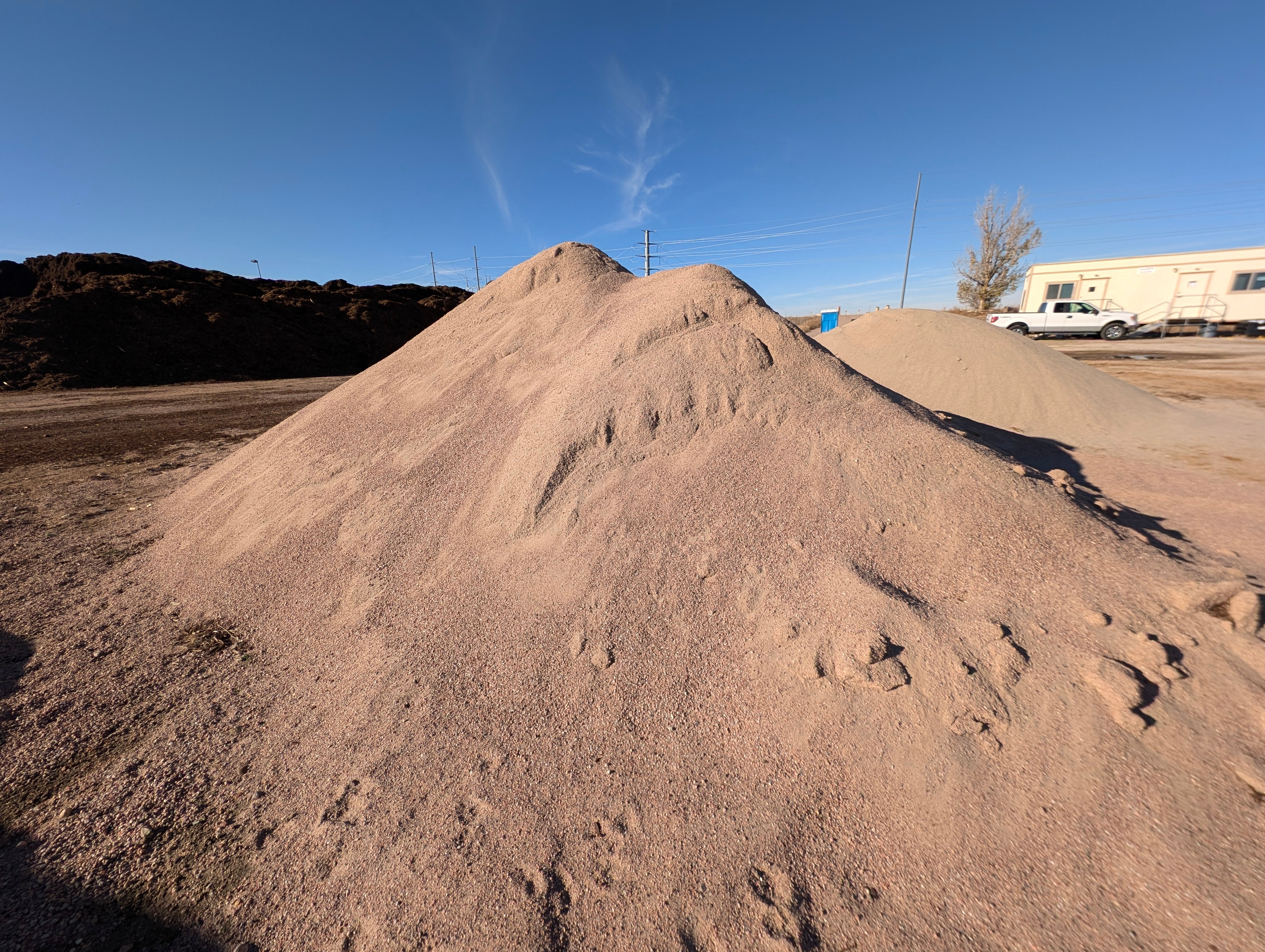 Tan Breeze, fine crushed stone in warm beige tones, 1 ton