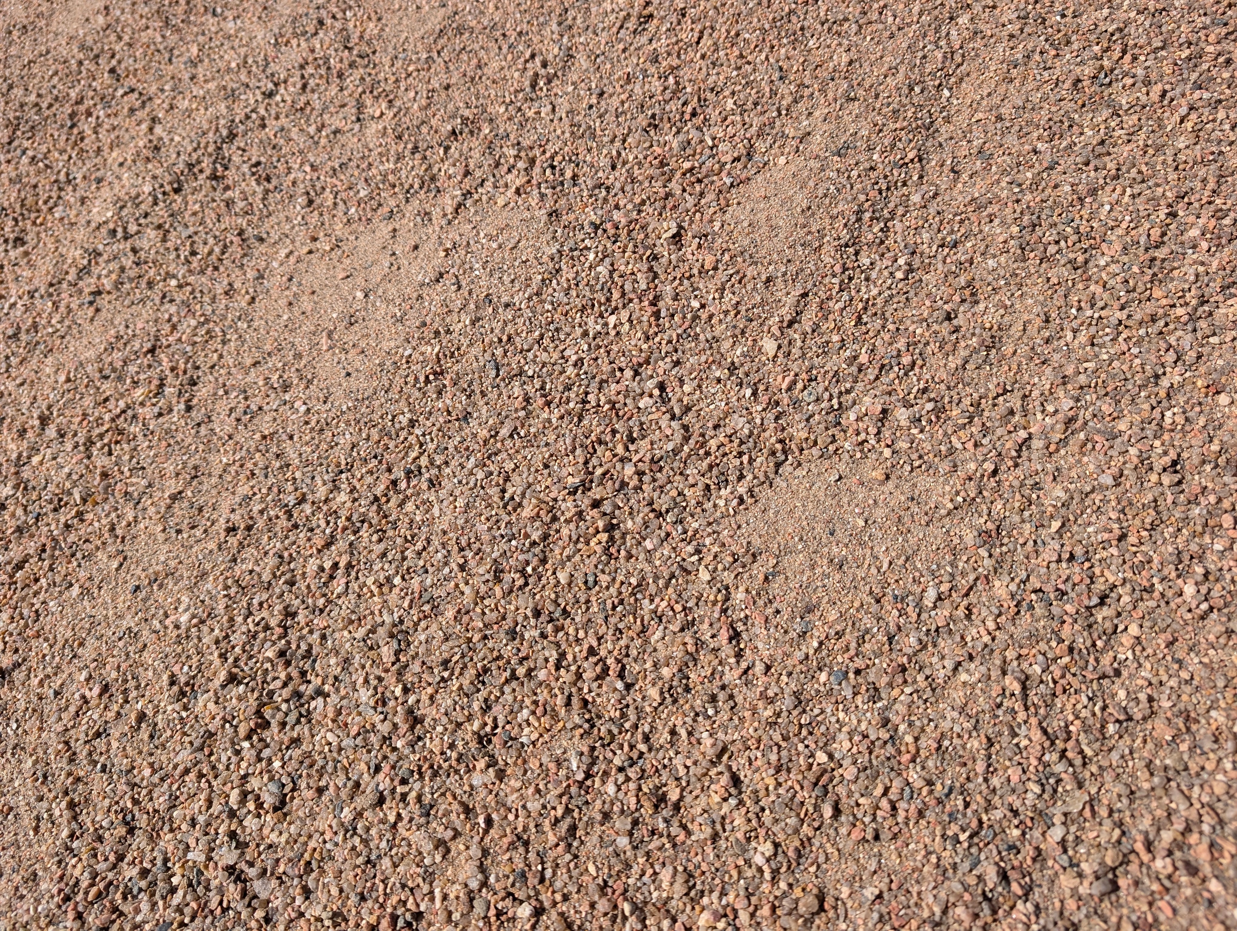 Tan Breeze, fine crushed stone in warm beige tones, 1 ton
